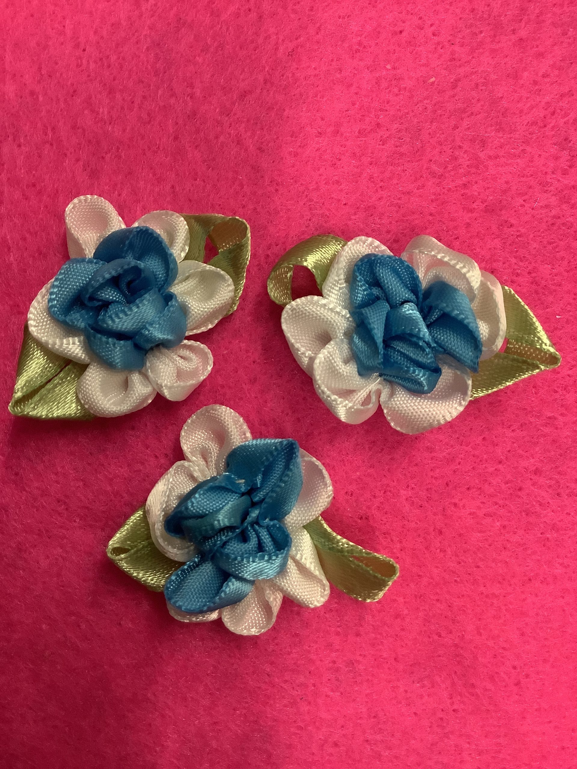 White Ribbon Flower Turquoise Centre and Green Leaves (RF23) The